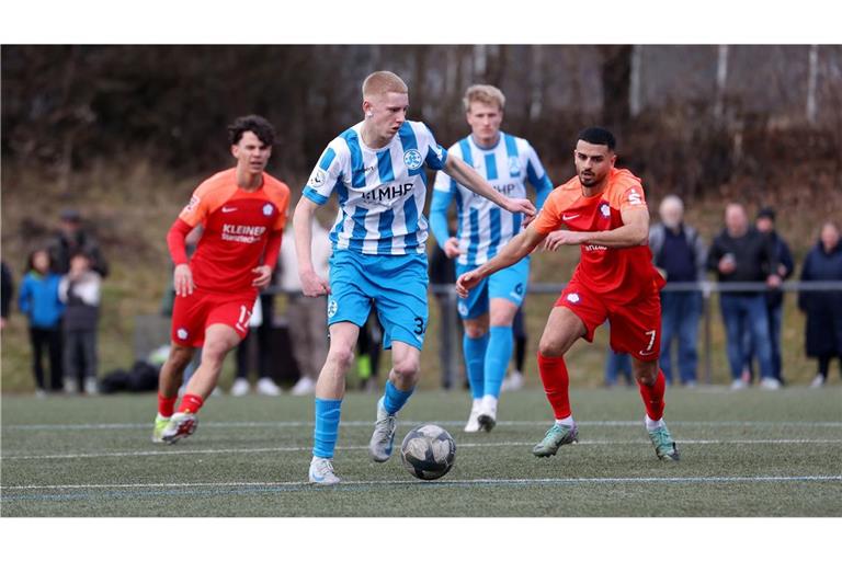 Der 17-jährige Oskar Hencke war für die Kickers gegen Nöttingen am Ball.