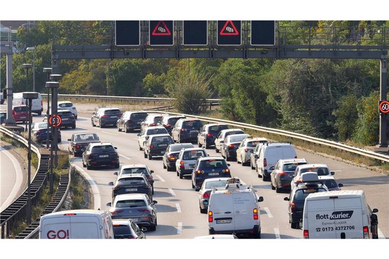 Der ADAC rechnet für das kommende Wochenende vor allem in Süddeutschland mit vielen Staus auf den Fernstraßen. (Symbolbild)