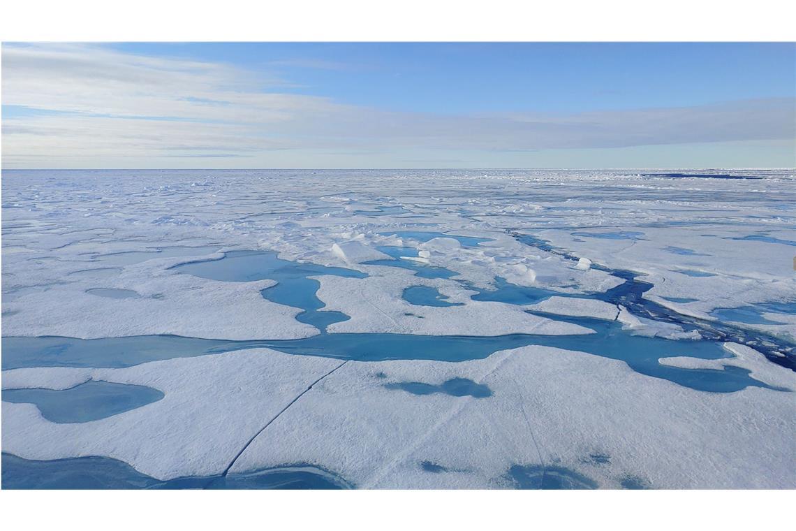 Der Arktische Ozean rund um den Nordpol könnte Analysen zufolge 2027 tageweise nahezu eisfrei sein.