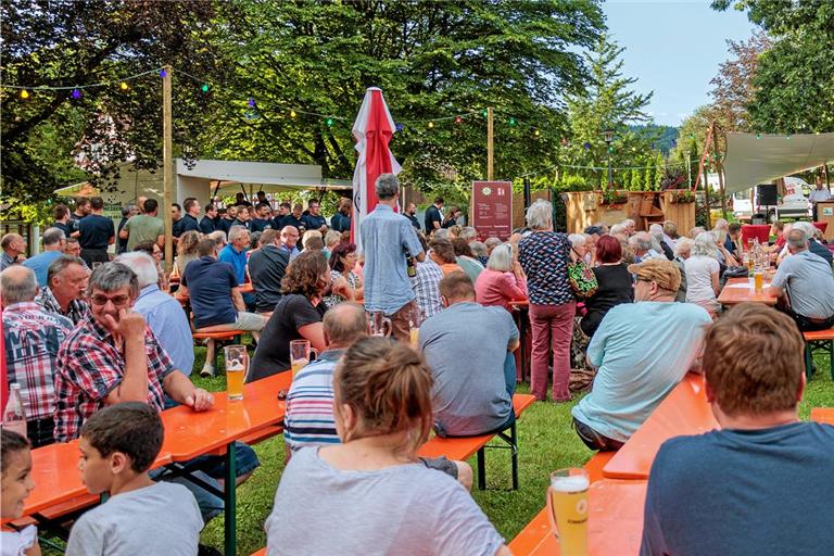 Der Auftakt des Sommerpalasts 2024 ist gelungen, die Gäste kamen zahlreich. Fotos: Stefan Bossow