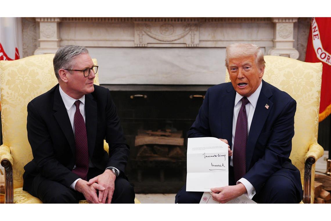 Der britische Premierminister Keir Starmer überreichte US-Präsident Donald Trump eine Einladung von König Charles zum Staatsbesuch im Vereinigten Königreich. (Archivfoto)