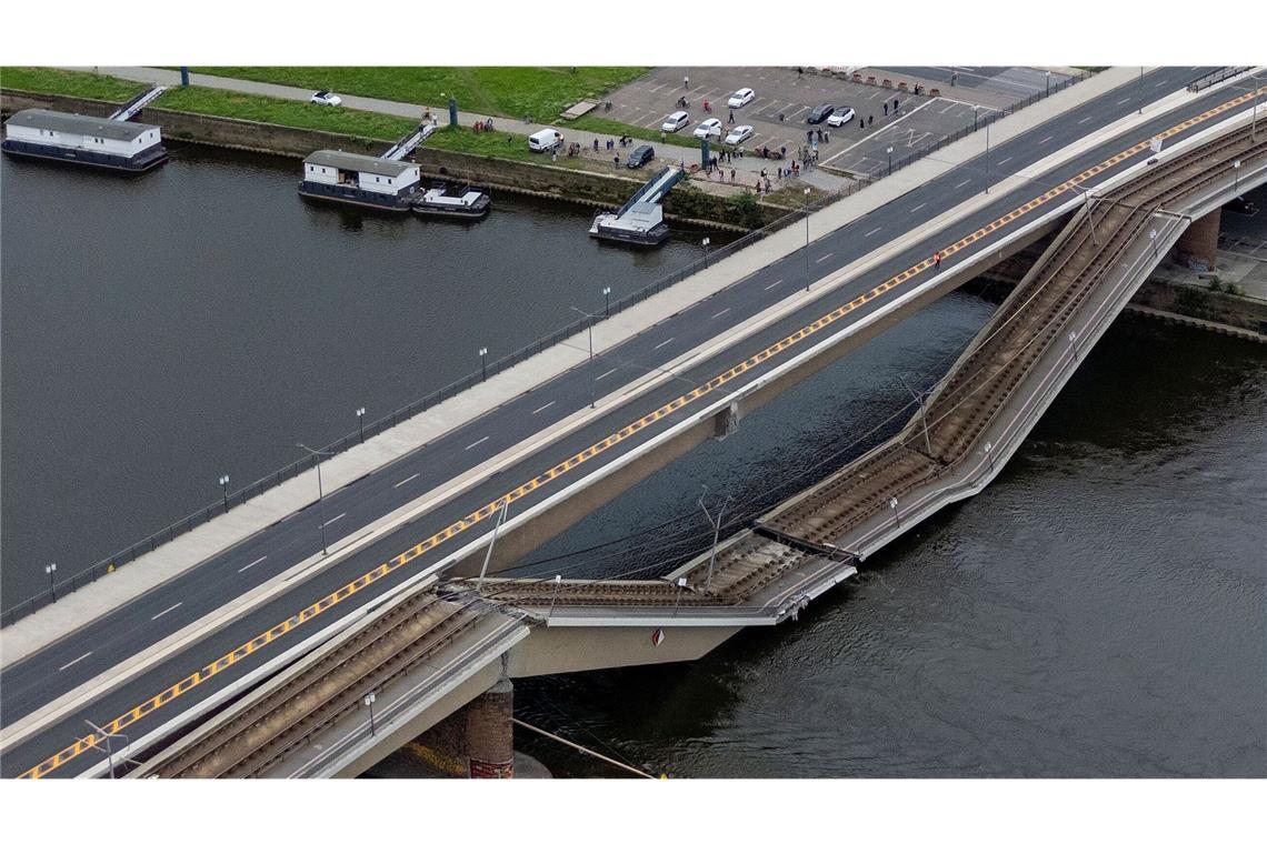 Der Brückenstrang der Carolabrücke soll komplett abgerissen werden. (Archivbild)