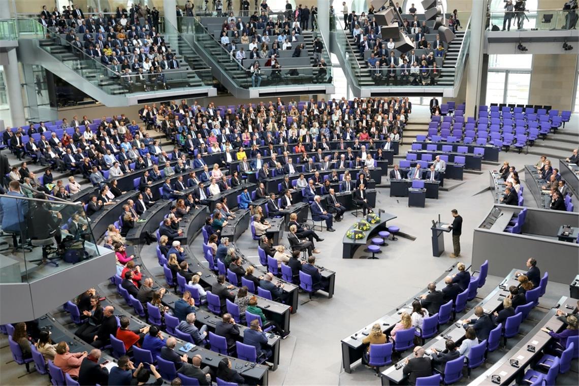 Der Bundestag wird 2025 wieder kleiner mit insgesamt 630 Sitzen.