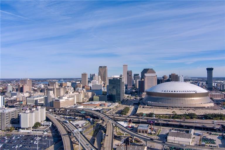 Der Caesars Superdome im Stadtzentrum von New Orleans.