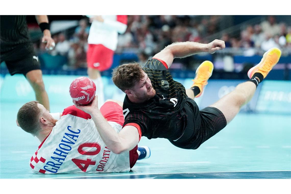 Der deutsche Handballer Johannes Golla beim "Flugwurf".