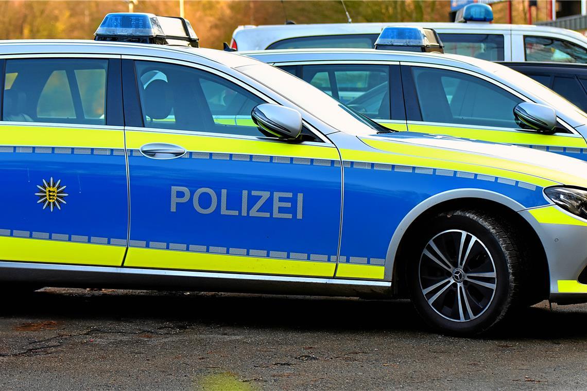 Der Fahrer war den Beamten wegen seines auffällig jugendlichen Aussehens aufgefallen. Symbolfoto: Tobias Sellmaier