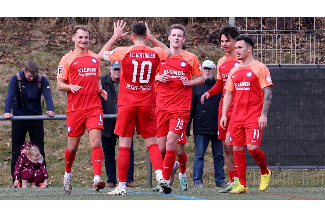 Der FC Nöttingen bejubelt die 1:0-Führung durch Stefan Zimmermann.