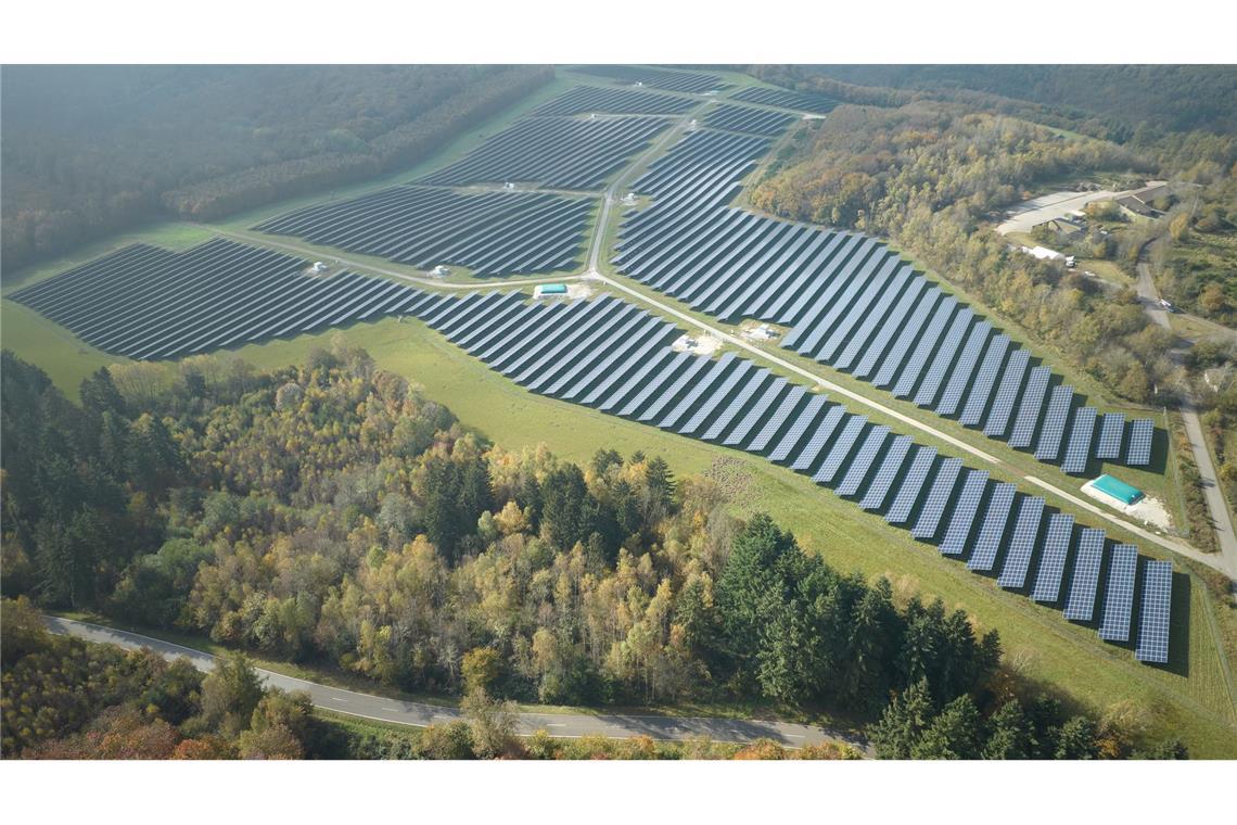 Der Freiflächen-Solarpark versorgt rund 39.000 Vier-Personen-Haushalte in Rheinland-Pfalz mit emissionsfreiem Strom. (Archivbild)