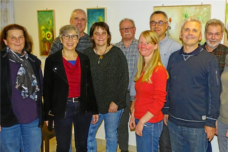 Der gewählte Vorstand und Beirat der Naturparkführer (von links): Tanja Uter (Beirat), Eva Rombach (Schriftführerin), Klaus Pfeffer (Schatzmeister), Sabine Reiss (Vorsitzende), Manfred Krautter (Beirat), Sandra Kühnle (Pressesprecherin), Karl-Dieter Diemer (Vorsitzender), Walter Hieber (Beirat), Rolf Angstenberger (Beirat), Andrea Schröder (Beirat), Ruth Bohn (Beirat). Das Foto wurde bei der Versammlung 2019 gemacht. Foto: privat