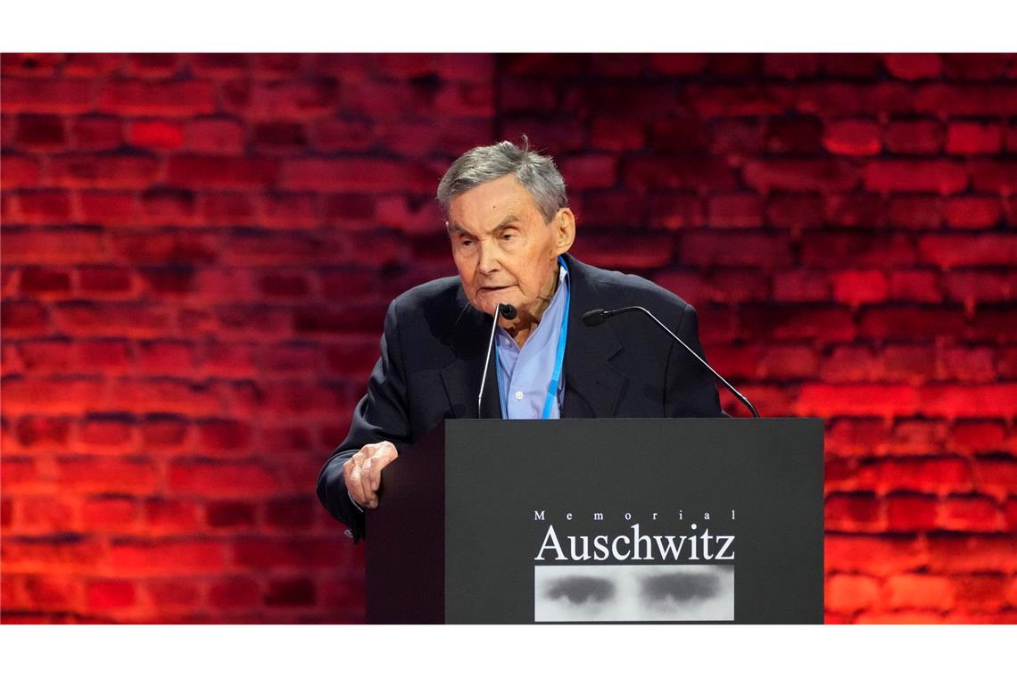 Der Holocaust-Überlebende Marian Turski spricht während der Gedenkfeier zum 80. Jahrestag der Befreiung des ehemaligen deutschen Konzentrations- und Vernichtungslagers Auschwitz-Birkenau. (Foto aktuell)