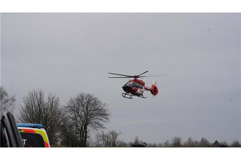 Der Junge wurde von einem Rettungshubschrauber in ein Krankenhaus gebracht. (Symbolbild)