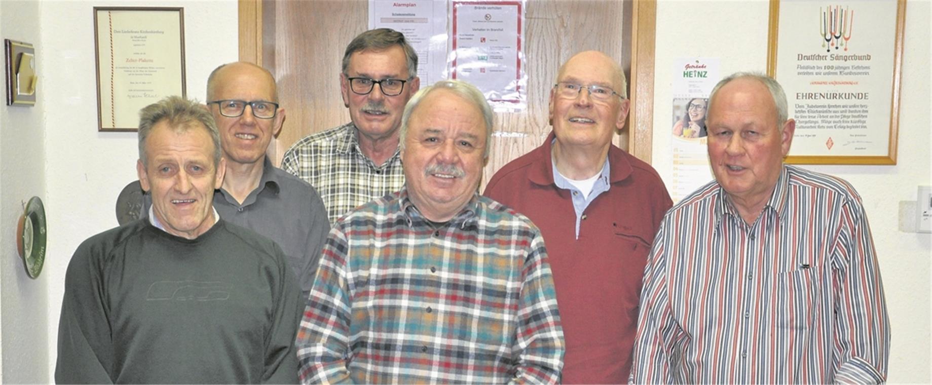 Der Liederkranzvorstand mit (von links) Gerhard Dieterich, Ulrich Wörner, Alfred Fengler, Dieter Lechner, Fritz Schwer und Gerhard Moser. Foto: privat