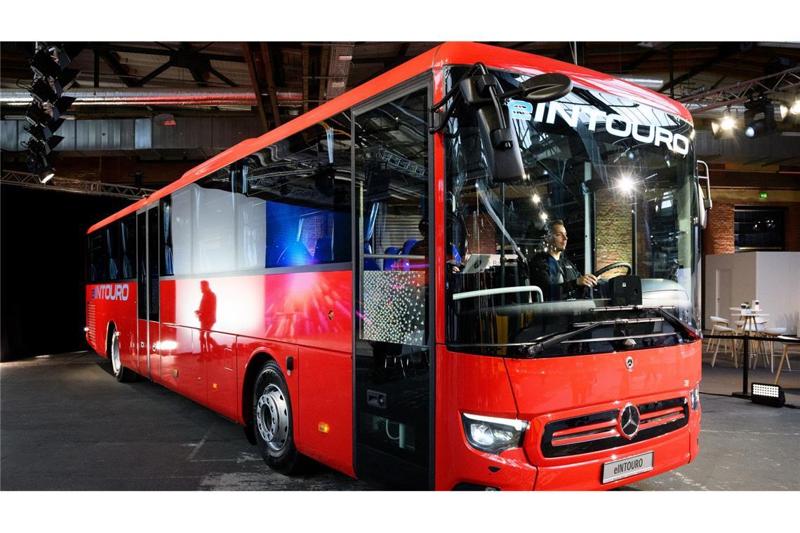 Der "Mercedes-Benz eIntouro" soll ab 2026 an Kunden ausgeliefert werden.