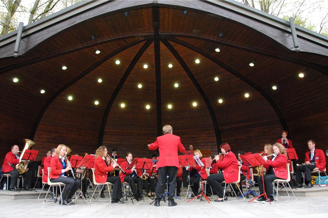 Der Musikverein Fornsbach beim ersten Serenadenkonzert 2019 im Söhnle-Pavillon. Fotos: E. Klaper (2)/Musikverein Fornsbach (1)