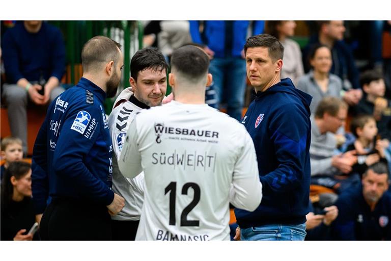 Der neue Bietigheimer  Torwart-Trainer Jürgen Müller mit den Keepern Filip Baranasic, ,Daniel Rebmann und Fredrik Genz (v. re.).