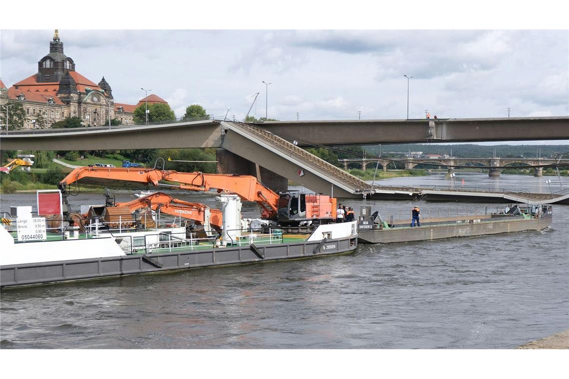 Der Oberbürgermeister berief auch angesichts des am Wochenende drohenden Elbe-Hochwassers den Stab für außergewöhnliche Ereignisse ein.