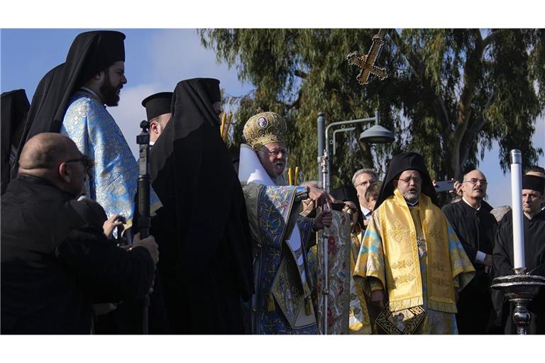 Der Ökumenische Patriarch Bartholomäus I. (M), das geistliche Oberhaupt der orthodoxen Christen in der Welt. Laut „Open Doors“ hat sich die Lage der Christen in der Türkei verschlechter (Archivfoto).