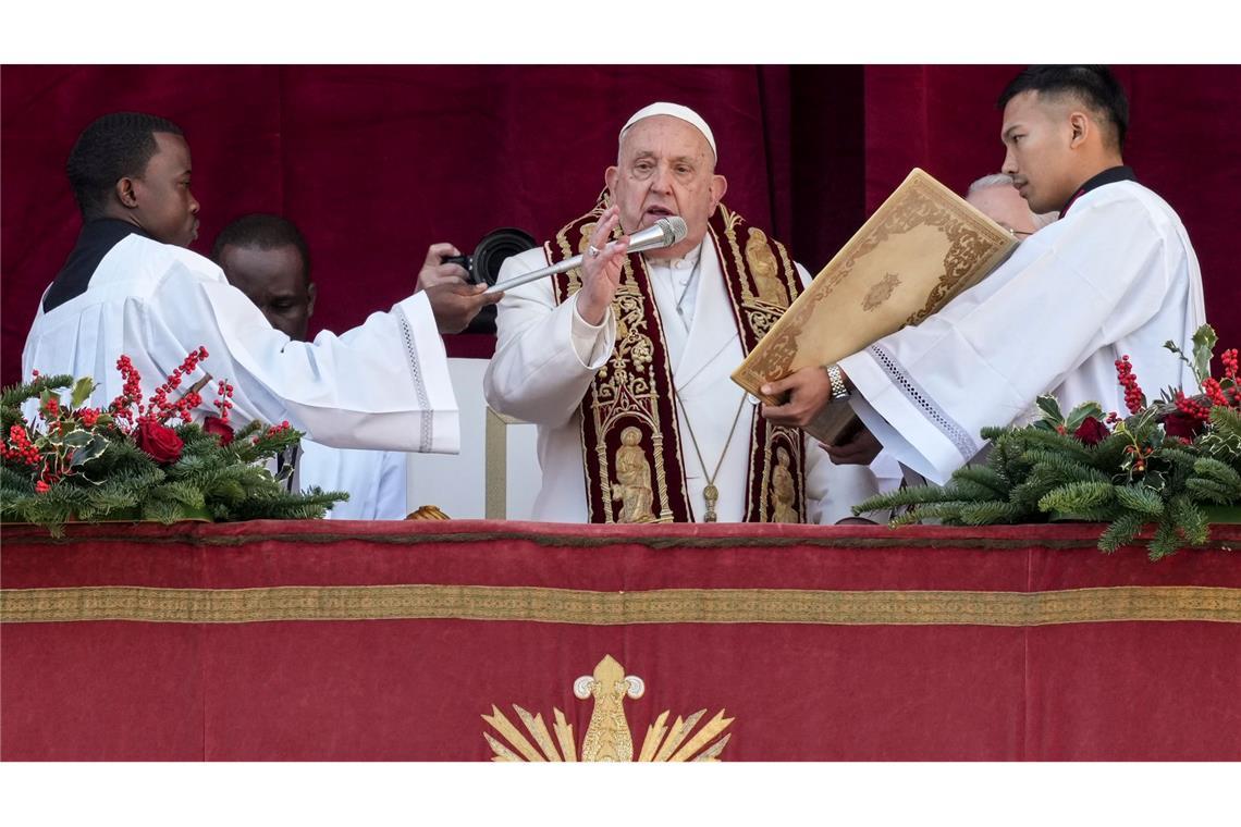 Der Papst spendete den Segen "Urbi et Orbi", also der Stadt und dem Erdkreis.