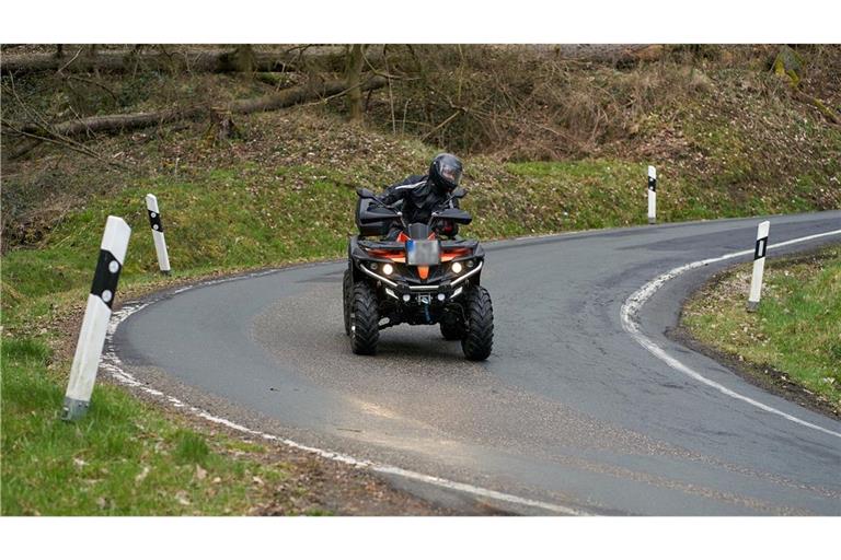 Der Quad-Fahrer wurde schwer verletzt. (Symbolbild)