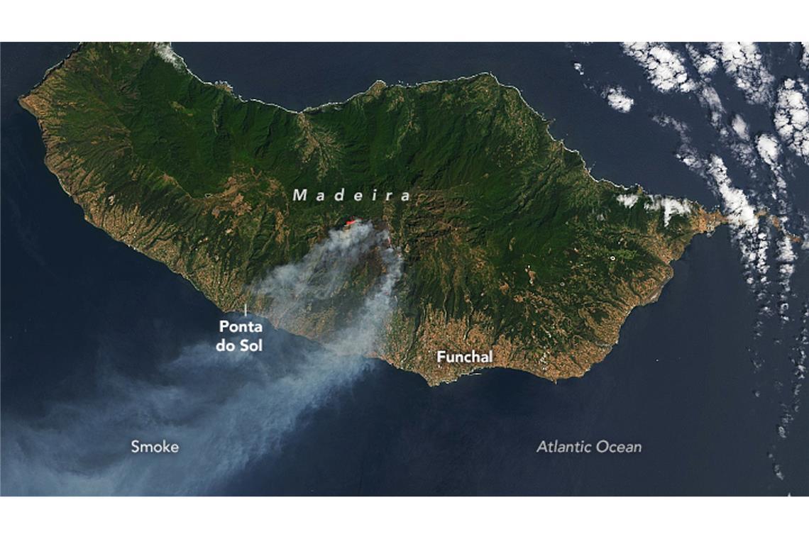 Der Rauch der Waldbrände zieht über die Insel Madeira. Bisher war Portugal in diesem Sommer von größeren Waldbränden verschont geblieben.