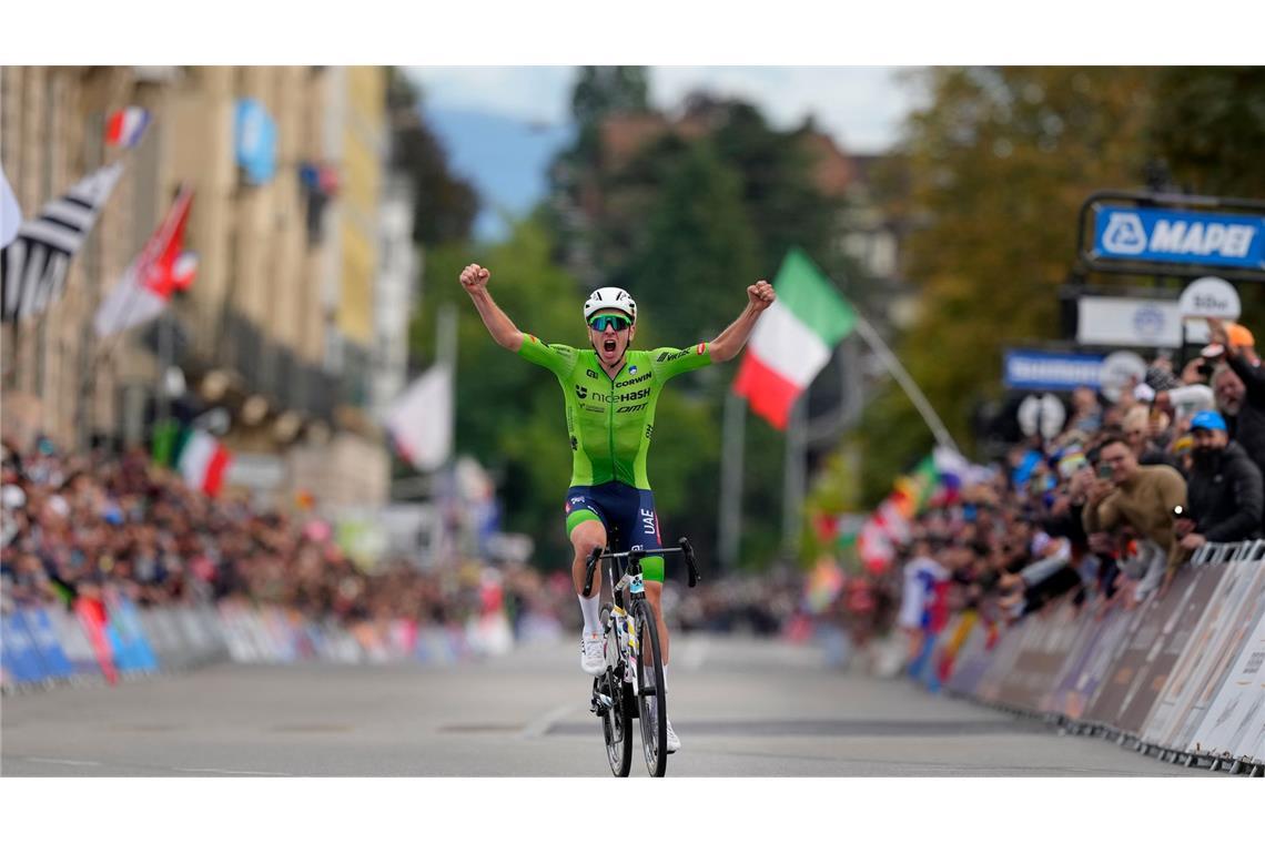 Der Slowene Tadej Pogacar überquert die Ziellinie und gewinnt das Straßenrennen der Männer Elite bei den Rad- und Para-Rad-Weltmeisterschaften.