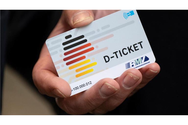 Der Städtetag fordert eine langfristige Finanzierung des Deutschlandtickets.