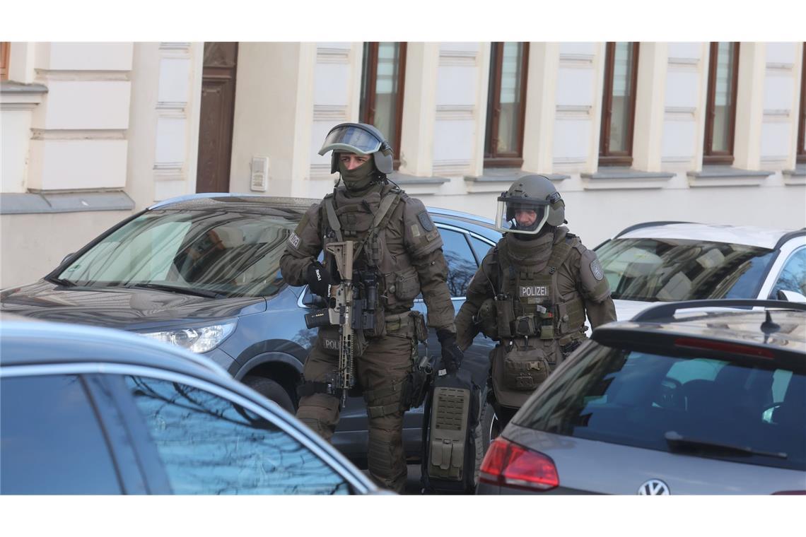 Der tatverdächtige Ehemann der Frau stellte sich am Vormittag und wurde festgenommen.