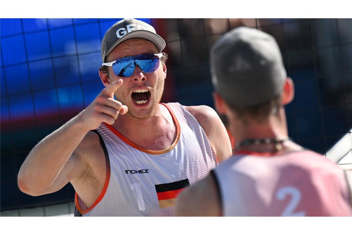 Der Traum von der Medaille geht weiter: Das Beach-Volleyball-Duo  Nils Ehlers und Clemens Wickler jubelt nach dem Viertelfinale.