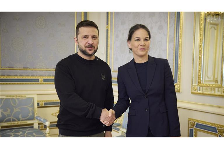 Der ukrainische Präsident Wolodymyr Selenskyj und Bundesaußenministerin Annalena Baerbock trafen sich in Kiew. (Archivfoto)