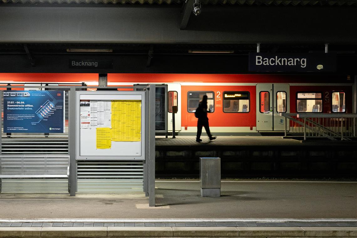 Der verbale Streit zweier Männer am Bahnhof wurde in der Folge handfest. Symbolfoto: Alexander Becher