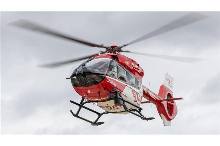 Der Verletzte wurde zunächst mit dem Verdacht auf eine inkomplette Querschnittslähmung mit einem Hubschrauber in eine Klinik nach Innsbruck geflogen. (Symbolfoto)