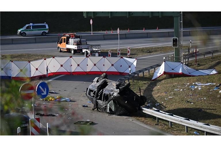 Der Wagen wurde völlig zerstört. (Archivbild)