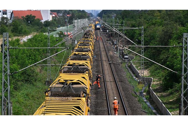 Der Zugverkehr kann noch nicht vollständig wieder aufgenommen werden. (Archivbild)