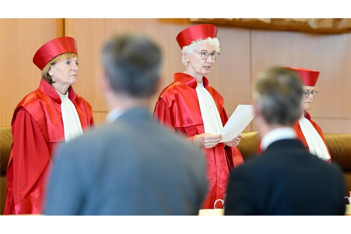 Der Zweite Senat hat zu zwei Organklagen der AfD entschieden.