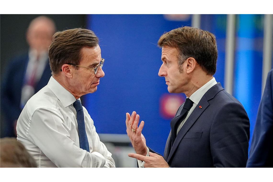 Derzeit mächtiger als Scholz? Frankreichs Präsident Emmanuel Macron, hier beim Gipfel im Gespräch mit Schwedens Regierungschef Ulf Kristersson.