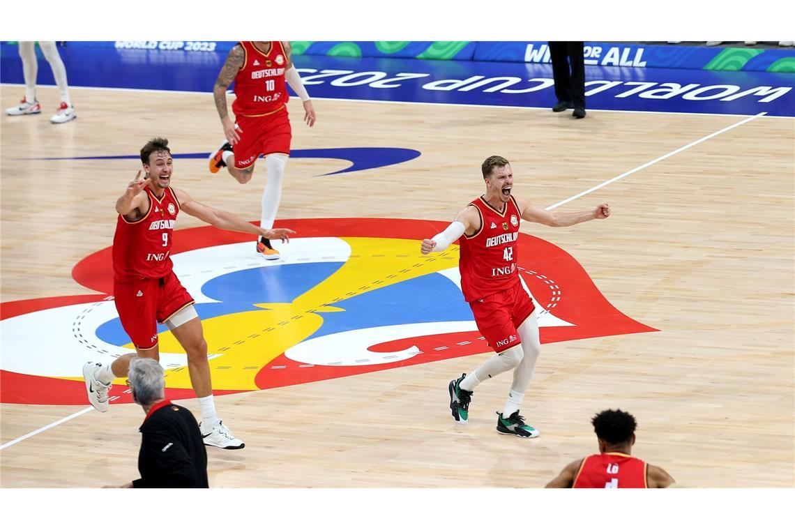 Deutschlands Profis jubeln nach dem WM-Halbfinale.