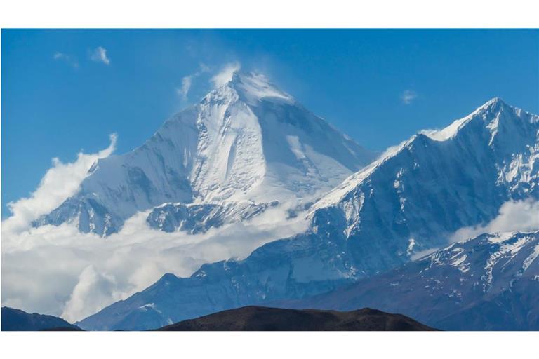 Dhaulagiri 1, der mit 8167 Metern siebthöchster Berg der Welt, wird auch „Weißer Berg“ genannt