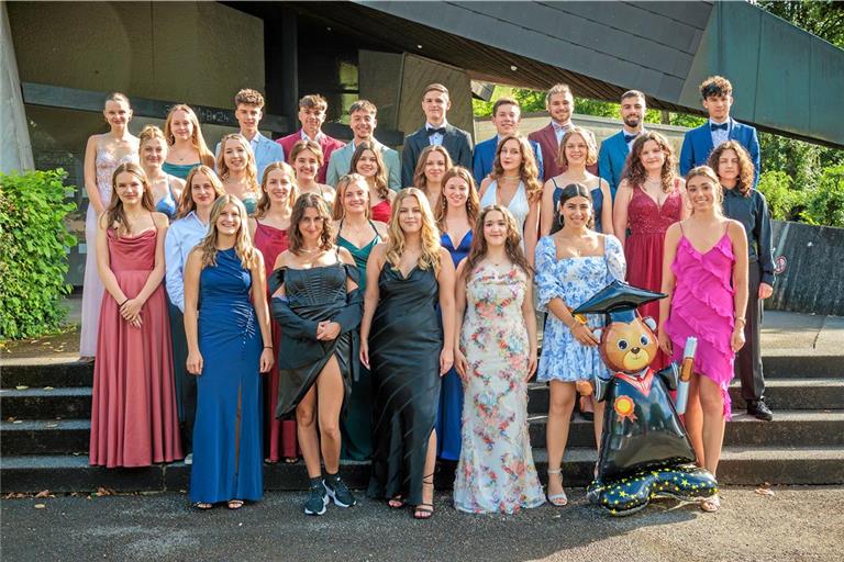 Die Abiturientinnen und Abiturienten des Heinrich-von-Zügel-Gymnasiums haben nun ihren Abschluss in der Tasche. Beim Jahrgang hat auch das soziale Engagement eine wichtige Rolle gespielt. Foto: Stefan Bossow