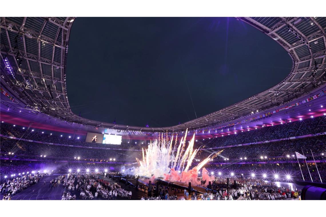 Die Abschiedszeremonie im Stade de France hat begonnen.