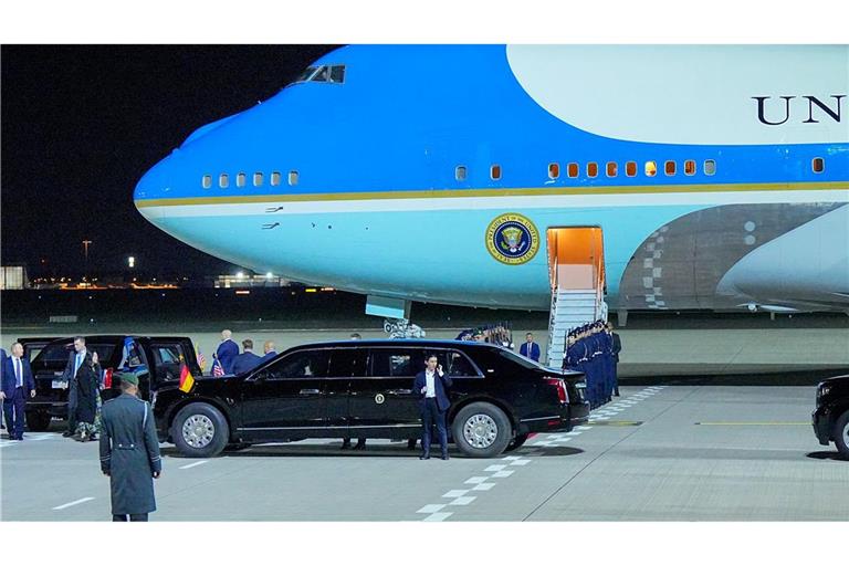 Die Air Force One von US-Präsident Biden ist am Abend in Berlin gelandet.