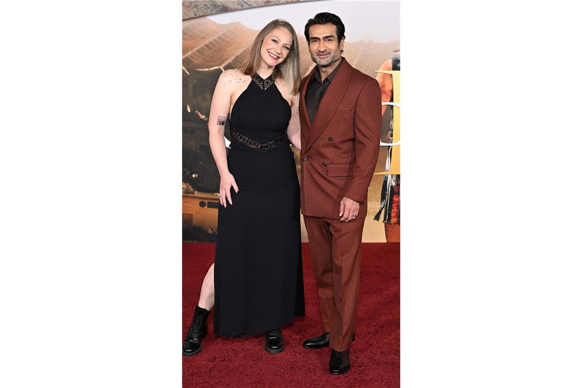 Die amerikanische Schriftstellerin Emily Gordon und ihr Ehemann, der pakistanisch-amerikanische Schauspieler Kumail Nanjiani, waren auch bei der Premiere von „Gladiator II“ in Los Angeles...