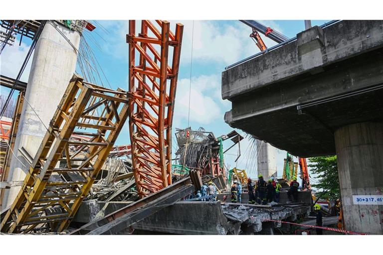 Die Baustelle befindet sich nahe der Straße Rama 2 Road, einer der Hauptschlagadern der Metropole Bangkok.