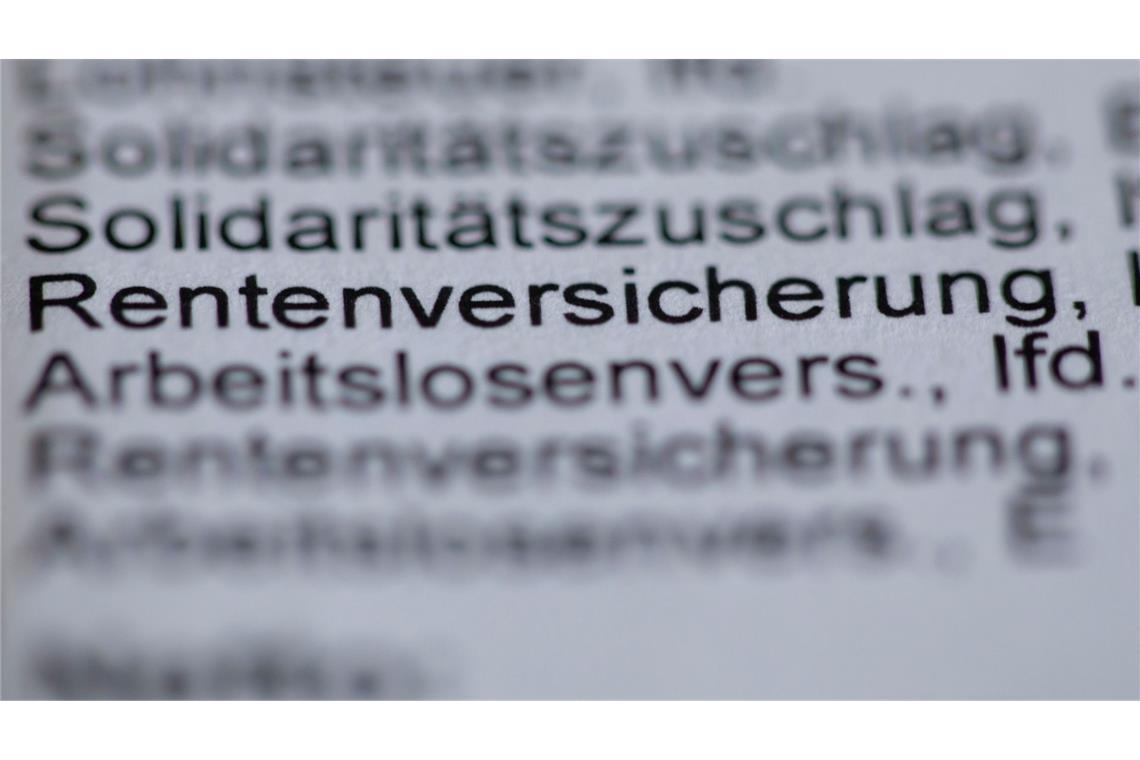 Die Beitragsbemessungsgrenze in der Rentenversicherung liegt aktuell bei 7550 Euro im Westen und 7450 Euro im Osten - künftig soll sie deutlich steigen auf 8050 Euro im Monat. (Symbolbild)