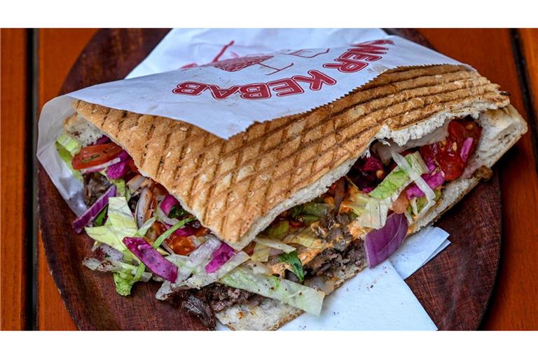 Die Berliner Variante: Ein Döner im Doyum Restaurant in der Admiralstraße. (Archivbild)