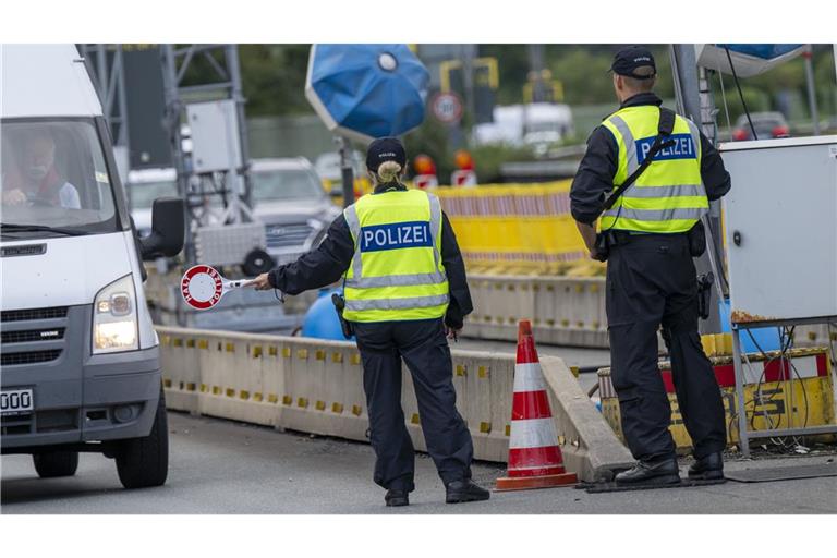 Die Bundesinnenministerin hat vorübergehende Kontrollen an allen deutschen Landesgrenzen angeordnet. (Symbolbild)