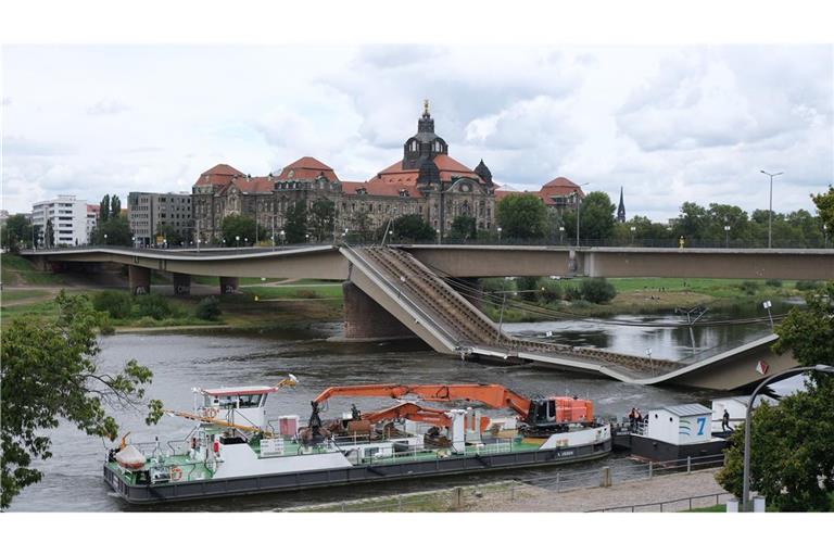 Die  Carolabrücke brach am 11. September diesen Jahres  zusammen. (Archivbild)