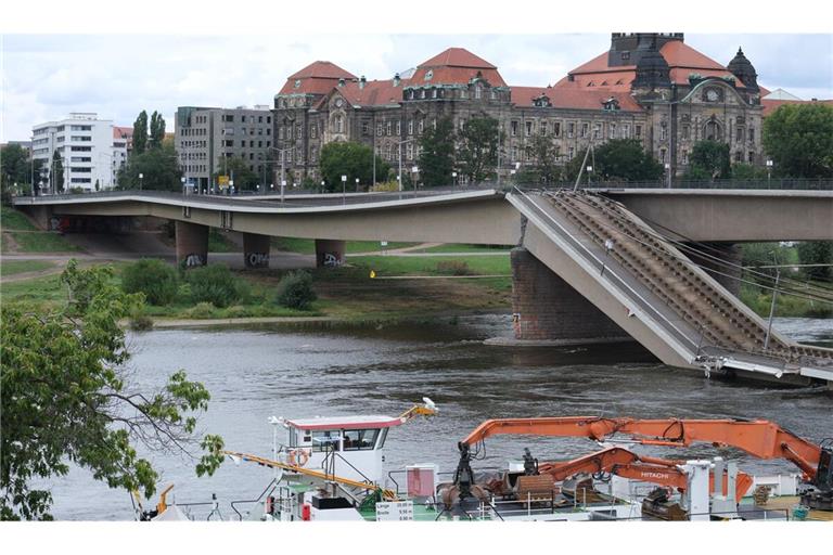 Die Carolabrücke in Dresden stürzte auf einer Länge von rund 100 Metern ein.