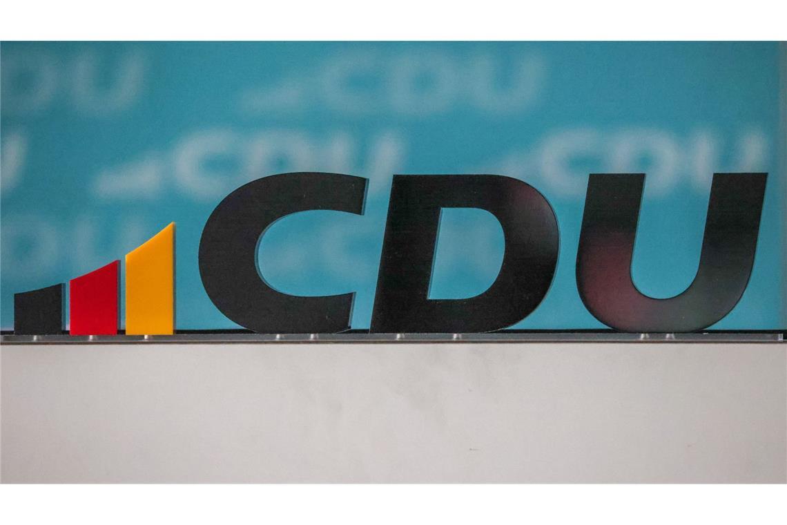 Die CDU-Wahlwerbung am Auto war wohl Grund für die Brandstiftung. (Symbolbild)