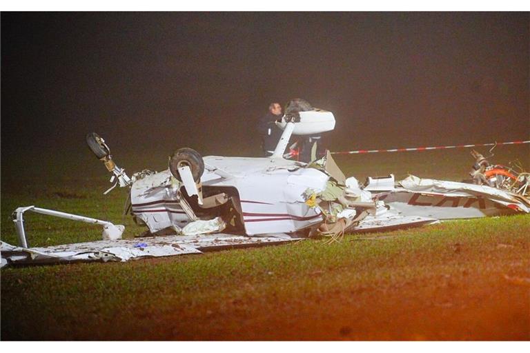 Die Cessna Die zwei Insassen dieser Cessna überlebten die Bruchlandung am Sonntagnachmittag am Stuttgarter Flughafen.