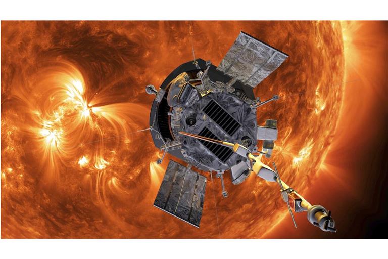 Die Computergrafik zeigt die „Parker Solar Probe“-Sonde der US-Raumfahrtbehörde Nasa auf dem Weg zur Sonne. Die Sonde  ist durch die äußere Atmosphäre der Sonne geflogen und hat damit nach Angaben der US-Raumfahrtbehörde als erstes Raumschiff diesen Stern berührt.